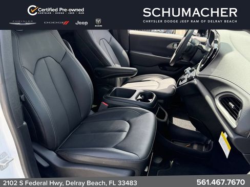 Used 2025 Chrysler Pacifica Select FWD image 19