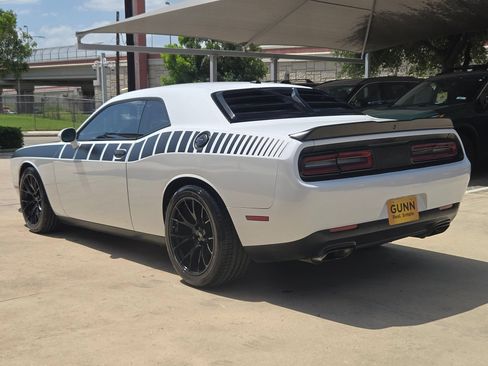 Used 2019 Dodge Challenger R/T w/ Driver Convenience Group RWD image 5