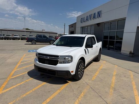 Used 2024 Ford Maverick Lariat FWD image 3