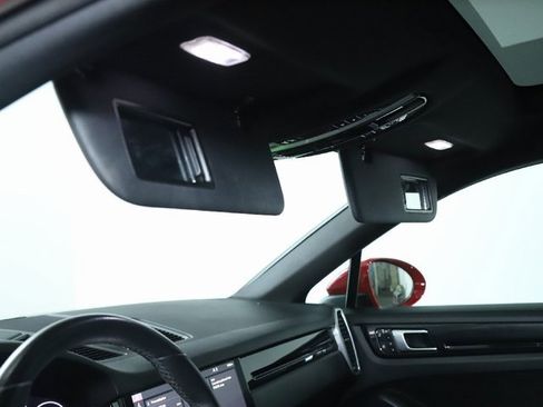 Used 2021 Porsche Cayenne Coupe image 20