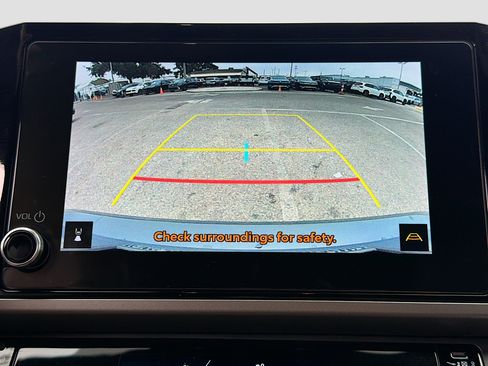 Used 2025 Toyota Camry SE image 31