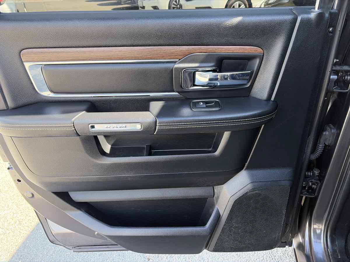 Used 2016 RAM 1500 Laramie w/ Convenience Group AWD/4WD image 12