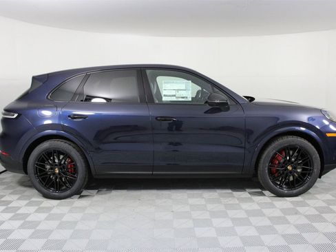 New 2026 Porsche Cayenne S image 8