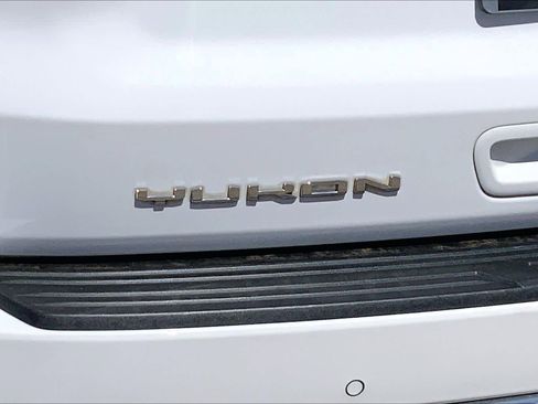 Used 2023 GMC Yukon SLT AWD/4WD image 10