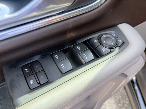 Used 2023 GMC Yukon XL SLT w/ SLT Premium Package AWD/4WD image 16