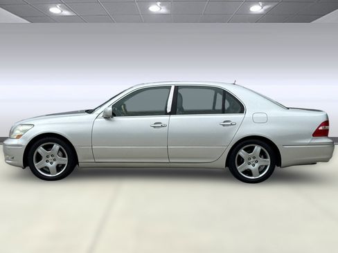 Used 2005 Lexus LS 430 RWD image 2