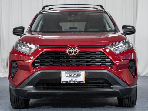 Used 2021 Toyota RAV4 LE image 2