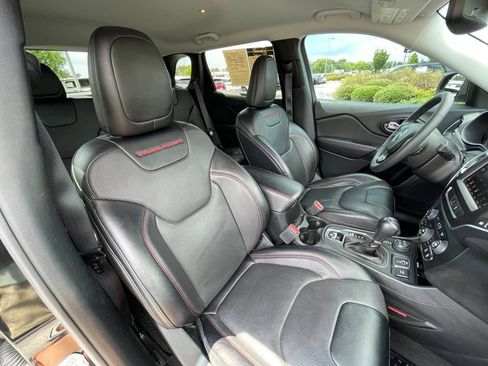 Used 2022 Jeep Cherokee Trailhawk w/ Sound & Nav Group AWD/4WD image 31