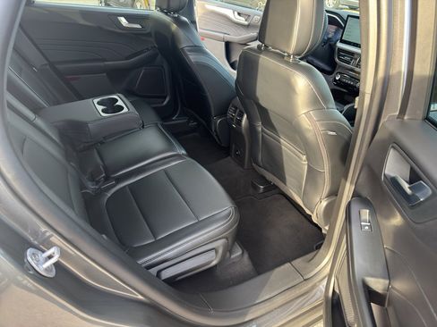 Used 2025 Ford Escape Platinum image 33
