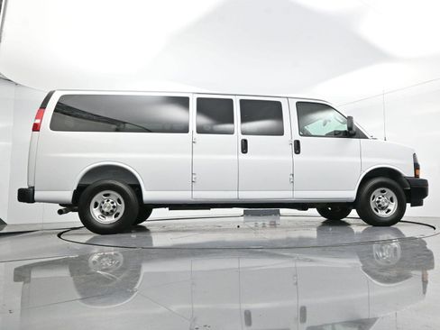 Used 2025 Chevrolet Express 3500 LS image 45