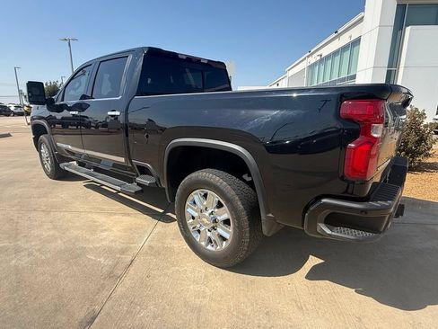 Used 2024 Chevrolet Silverado 2500 High Country w/ High Country Premium Package AWD/4WD image 3