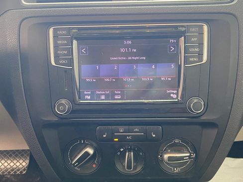 Used 2018 Volkswagen Jetta SE FWD image 19