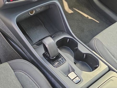 Used 2024 Volvo XC40 B5 Core image 29