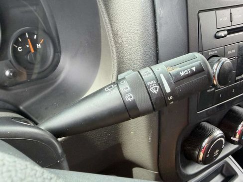 Used 2015 Jeep Patriot Latitude AWD/4WD image 33