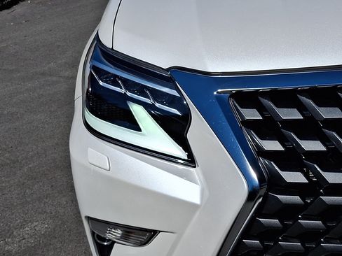 Used 2023 Lexus GX 460 Premium w/ Premium Package AWD/4WD image 9