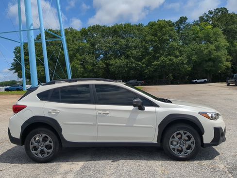 Used 2022 Subaru Crosstrek 2.5i Sport w/ Moonroof Package AWD/4WD image 2