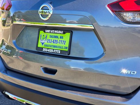 Used 2020 Nissan Rogue S AWD/4WD image 18