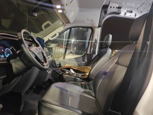 Used 2023 Ford E-Transit Medium Roof image 5