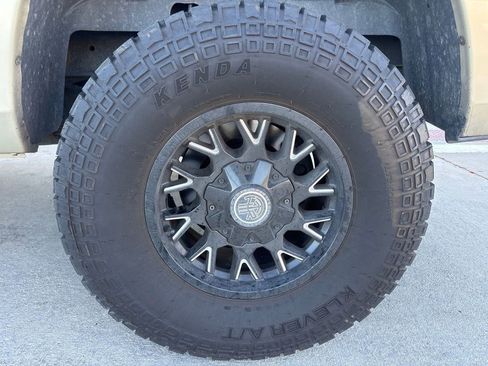 Used 2011 RAM 2500 Laramie w/ Cold Weather Group image 23