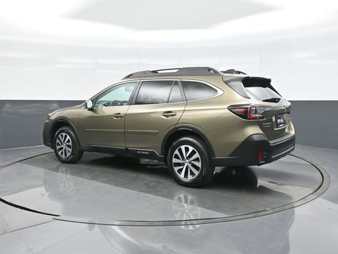 Used 2020 Subaru Outback Premium image 5