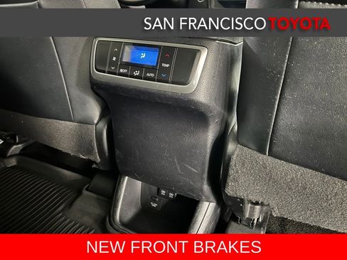 Used 2018 Toyota Highlander SE image 18