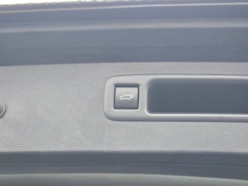 Used 2024 Toyota Highlander LE image 14