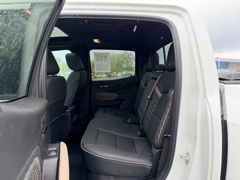 Used 2025 GMC Canyon Denali AWD/4WD image 8