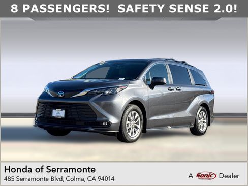 Used 2025 Toyota Sienna XLE FWD image 1