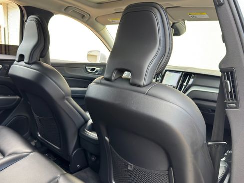 Used 2023 Volvo XC60 B5 Core w/ Climate Package FWD image 31
