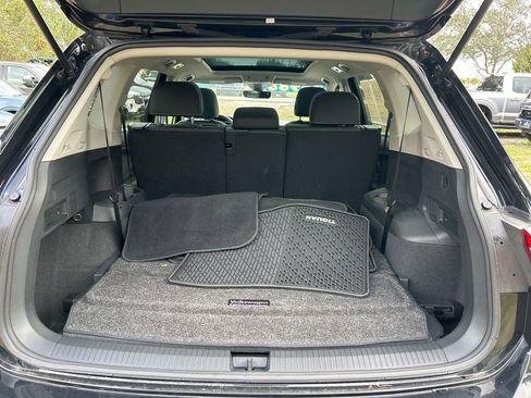 Used 2023 Volkswagen Tiguan SE image 50