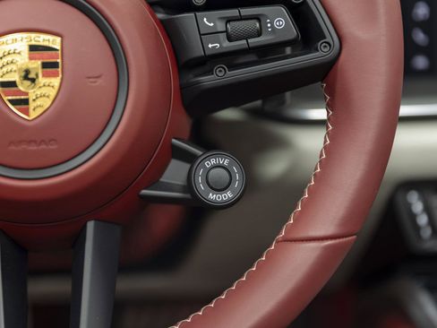 Used 2022 Porsche 911 Turbo S image 87