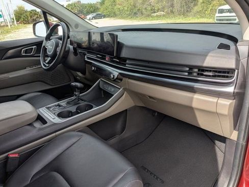 Used 2025 Kia Carnival LXS image 28