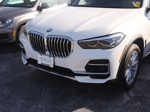 Used 2022 BMW X5 xDrive40i w/ Parking Assistance Package AWD/4WD image 2