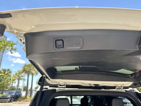 Used 2023 Ford Expedition Platinum AWD/4WD image 12