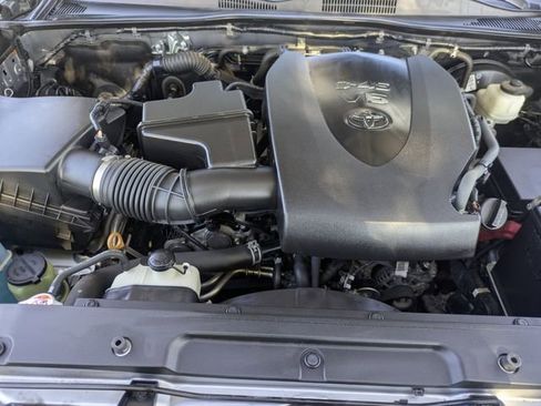 Used 2020 Toyota Tacoma SR5 image 32