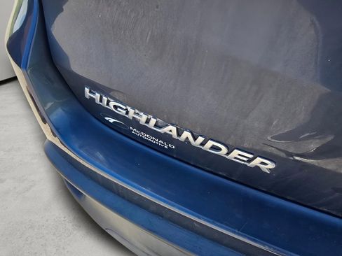 Used 2014 Toyota Highlander XLE AWD/4WD image 29