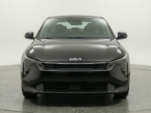 Used 2025 Kia K4 LXS image 2