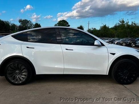Used 2024 Tesla Model Y 2WD image 4