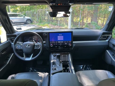 Used 2025 Lexus GX 550 w/ Cold Area Package AWD/4WD image 31