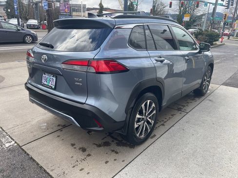 Used 2025 Toyota Corolla Cross XLE w/ Convenience Package image 6