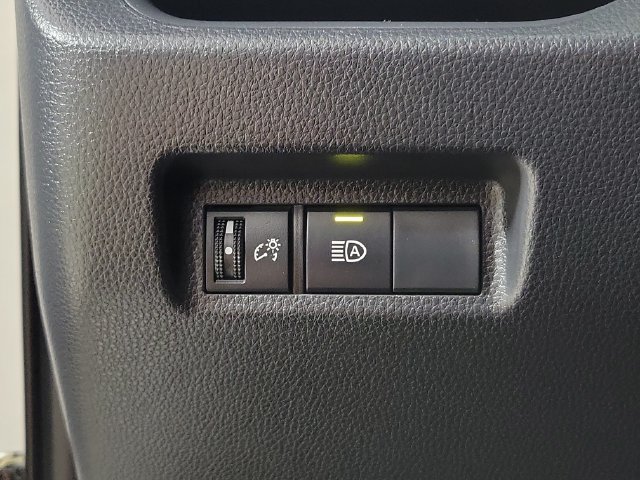 Used 2025 Toyota RAV4 LE AWD/4WD image 23