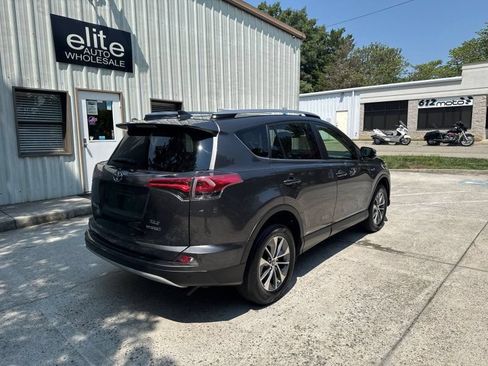 Used 2018 Toyota RAV4 XLE w/ Convenience Package AWD/4WD image 5