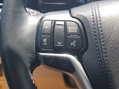 Certified 2017 Toyota Highlander XLE FWD image 24