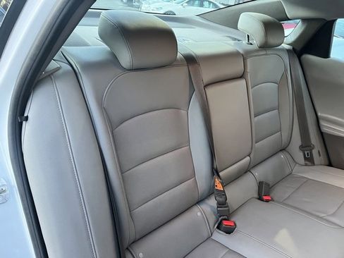 Used 2018 Chevrolet Malibu Premier w/ Driver Confidence Package image 19