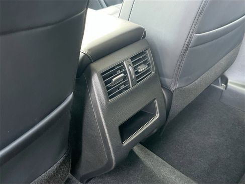 New 2025 Mitsubishi Outlander SE image 28