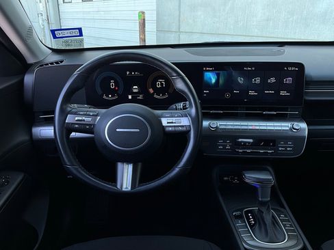 Used 2025 Hyundai Kona SEL image 14