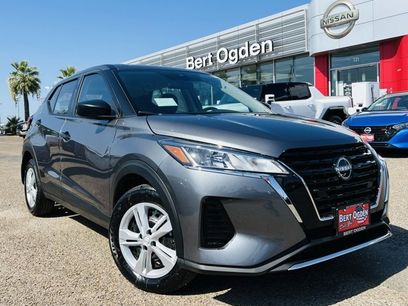 New 2025 Nissan Kicks Play S
