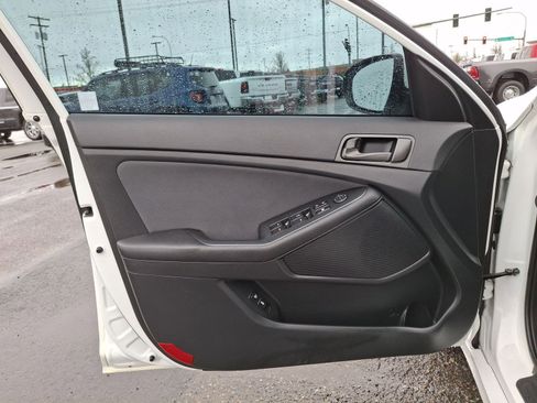 Used 2015 Kia Optima LX image 16