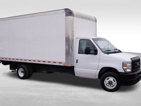 Used 2024 Ford E-450 and Econoline 450 Super Duty w/ Power Windows & Locks Group image 2
