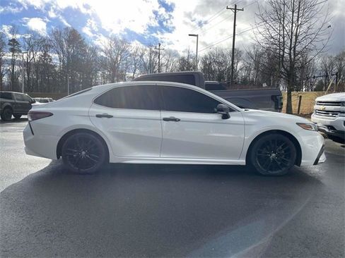 Used 2022 Toyota Camry XSE image 5